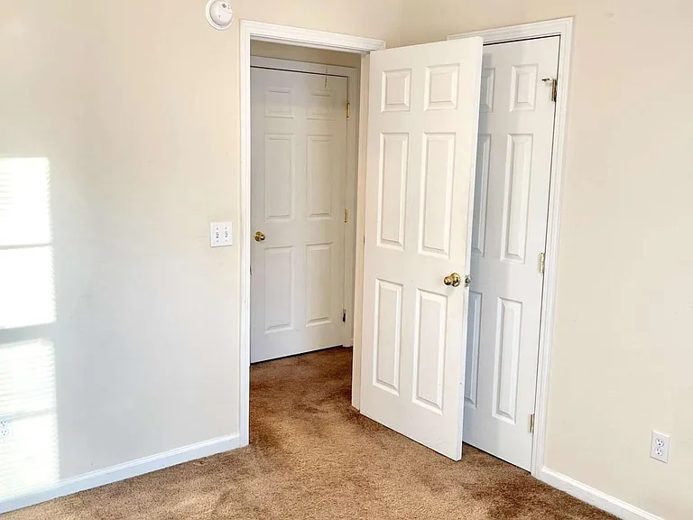 409 Lawnwood Ct — Photo 10