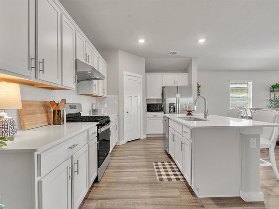 3rd image of 1008 Tipton St