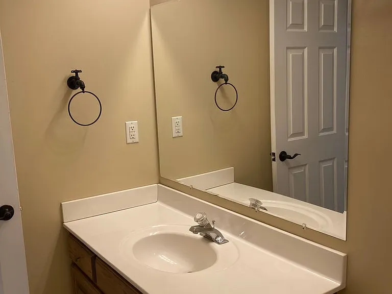 121 Chevy Chase Pl — Photo 17