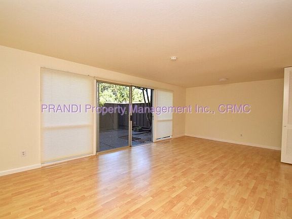 5th image of 116 Surrey Ln