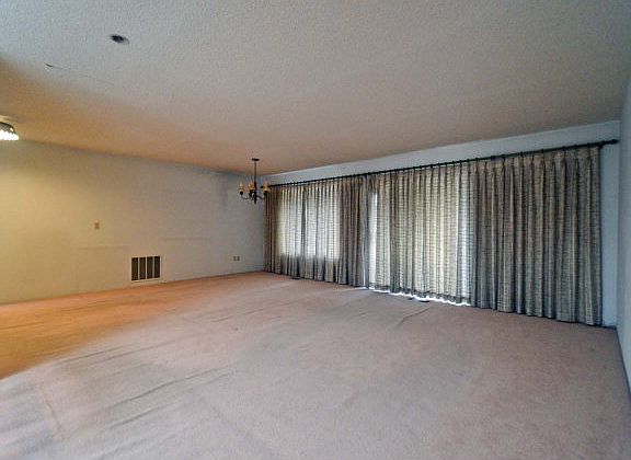 3rd image of 948 SE Larch Ave
