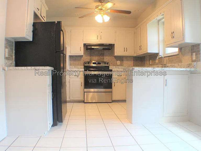 10904 N Florida Ave — Photo 7