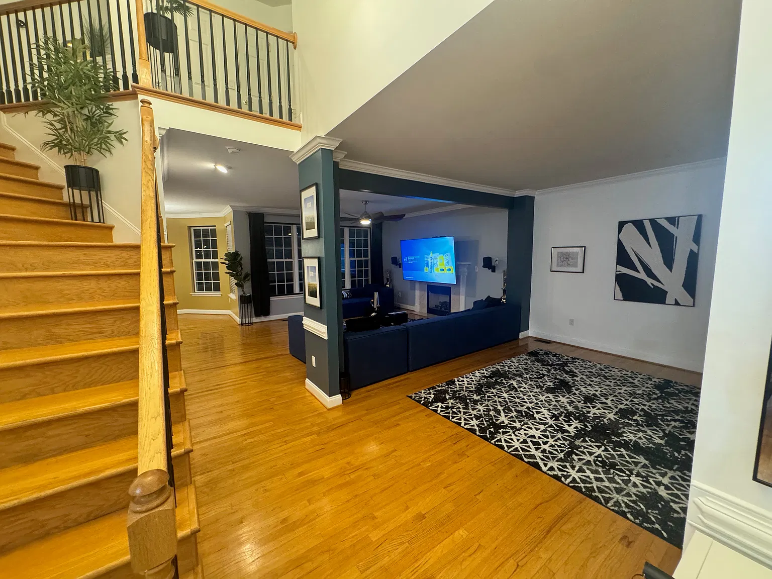5 bed, 3000 sqft, $3,900 — Photo 2