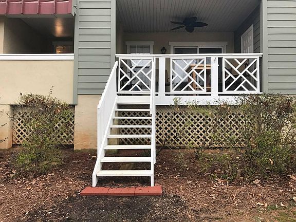 This is the only unit in the complex with walk out stairs