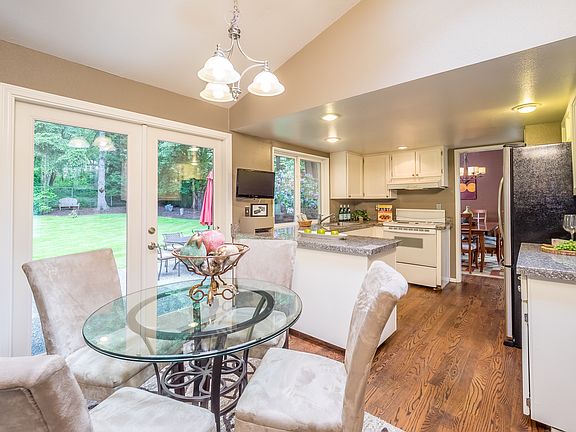 4th image of 4402 NE 187th Pl