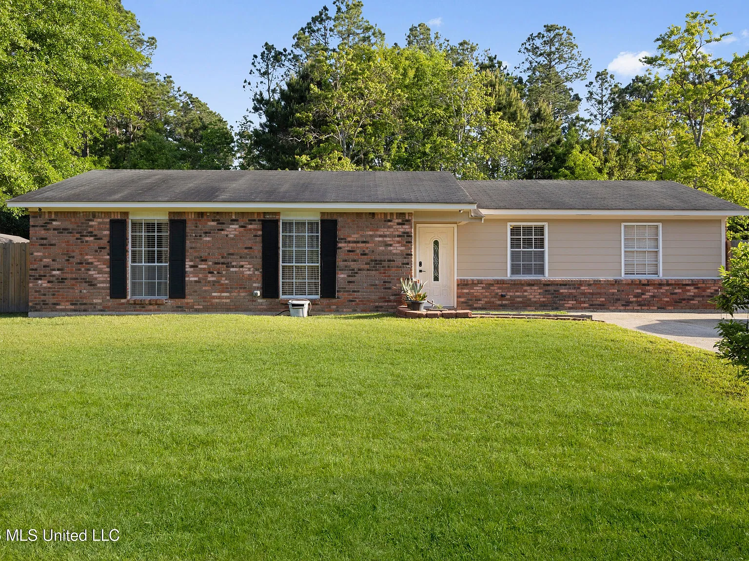 3 bed, 1366 sqft, $1,850 — Photo 1