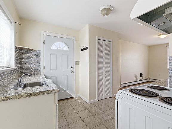 3rd image of 2420 Bennett Ave APT 1C