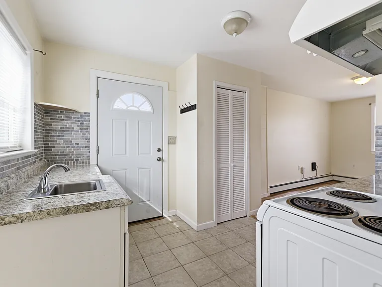 2420 Bennett Ave #1C — Photo 3