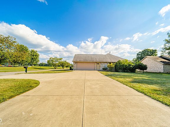 4th image of 807 Spring Valley Dr