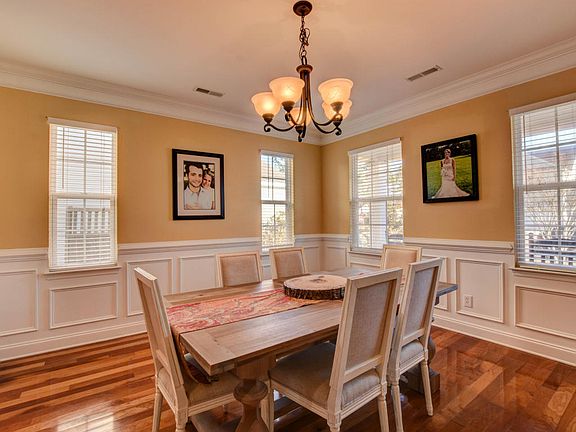 4th image of 342 Albrighton Way