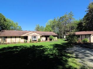 W370S1501 Utica Rd, Dousman, WI 53118