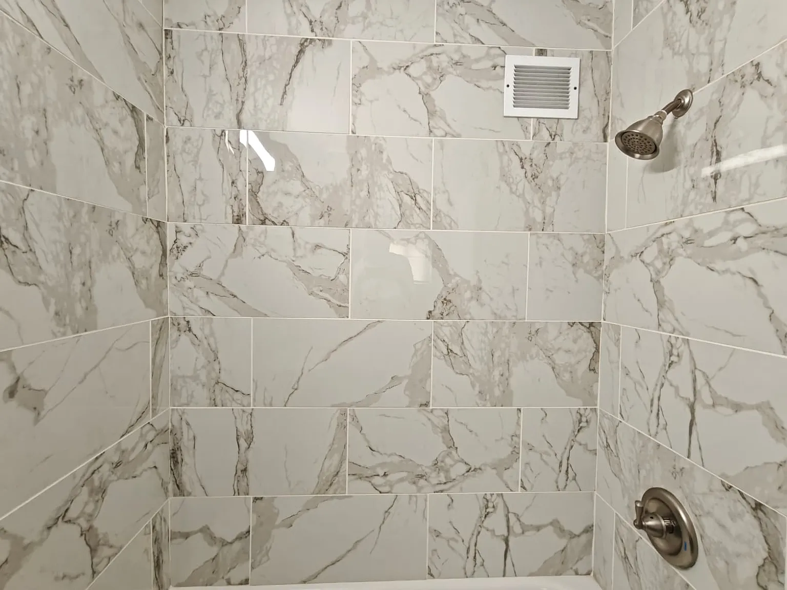 Beautiful Apartment Available Now! — Photo 2