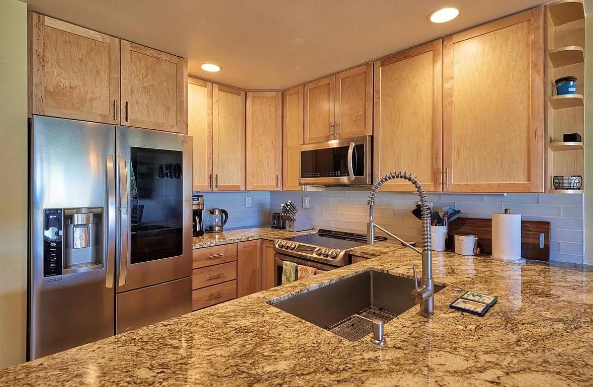 2 bed, 1052 sqft, $4,300 — Photo 2