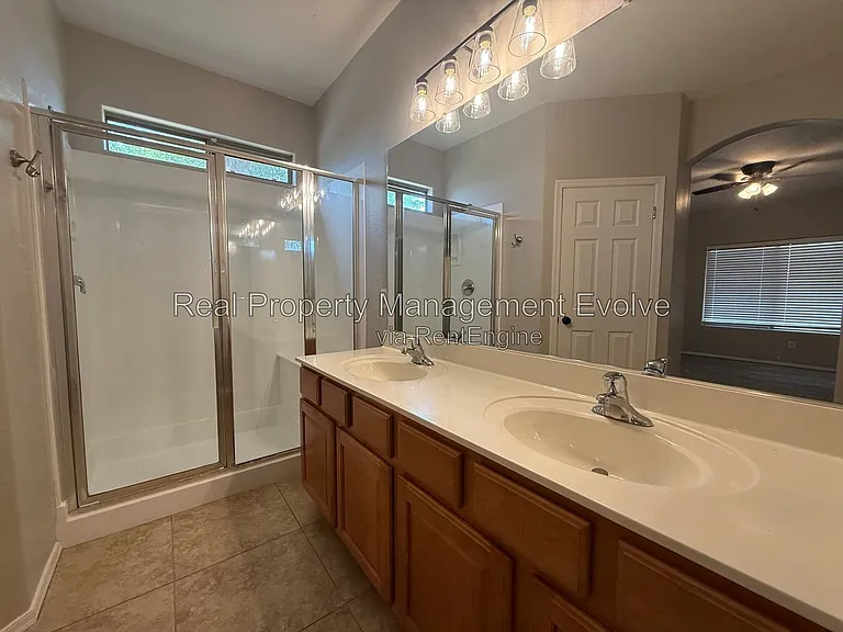 2513 W Woburn Ln — Photo 19