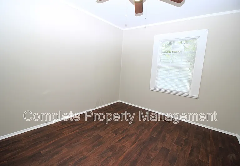 449 7th St W #1 — Photo 5