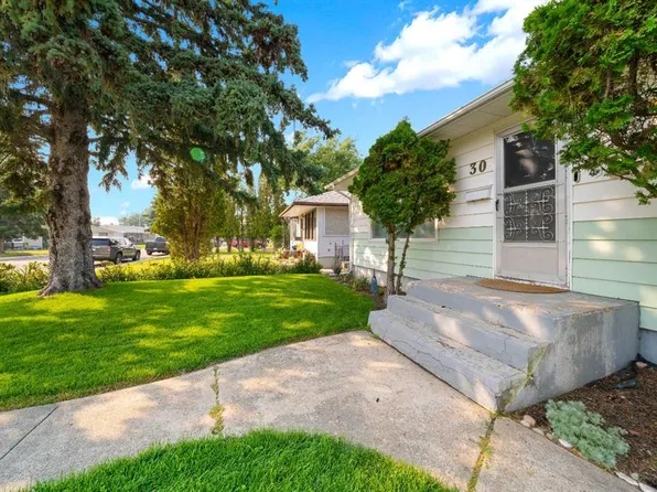 30 SW Cochran Dr NW, Medicine Hat, AB T1A 6Y7