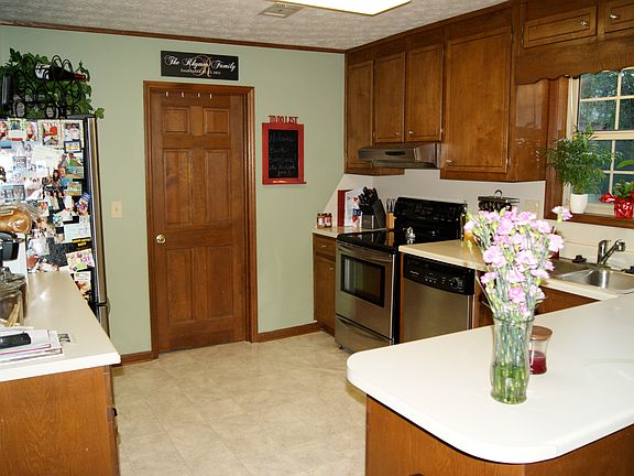Kitchen w/ SS Appliances