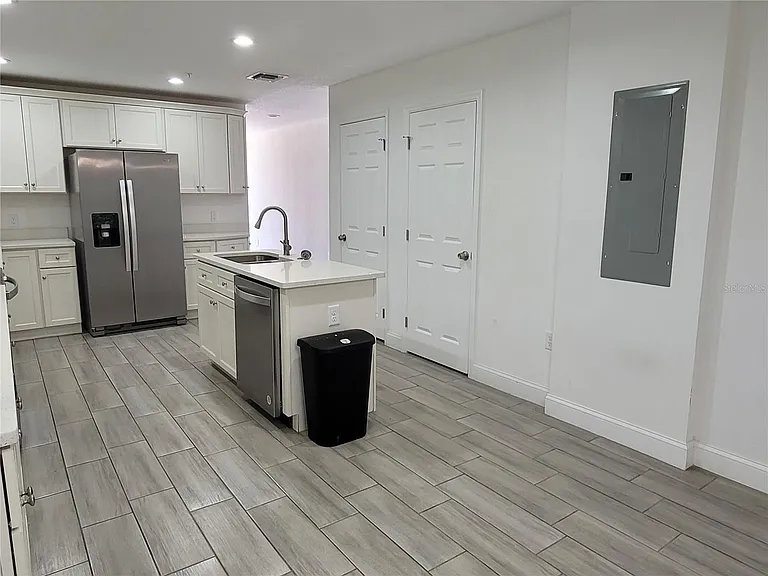 116 SE 8th Ave — Photo 4