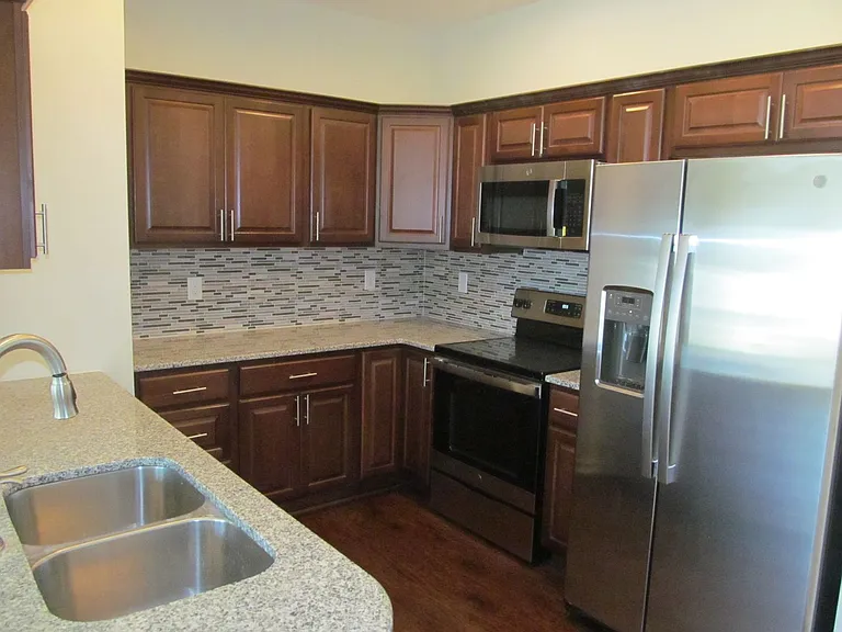 2606 Pennoak Way #D — Photo 3