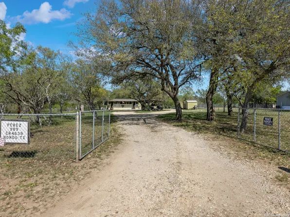 989 County Road 4639, Hondo, TX 78861