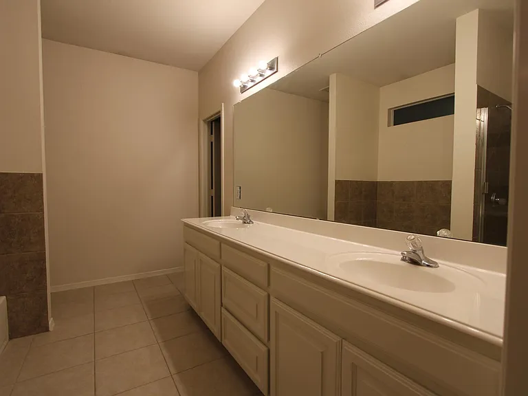 1017 Porter Pl — Photo 32