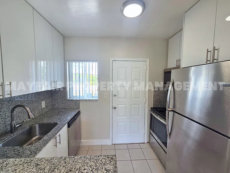 701 NE 16th Ave #28 — Photo 4