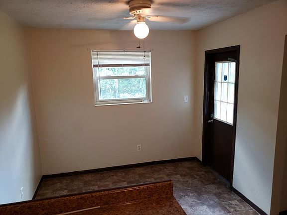 3rd image of 704 Gordon Smith Blvd APT 6