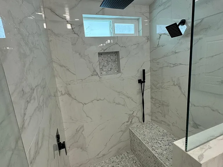 master shower front with bench, niche and custom glass.