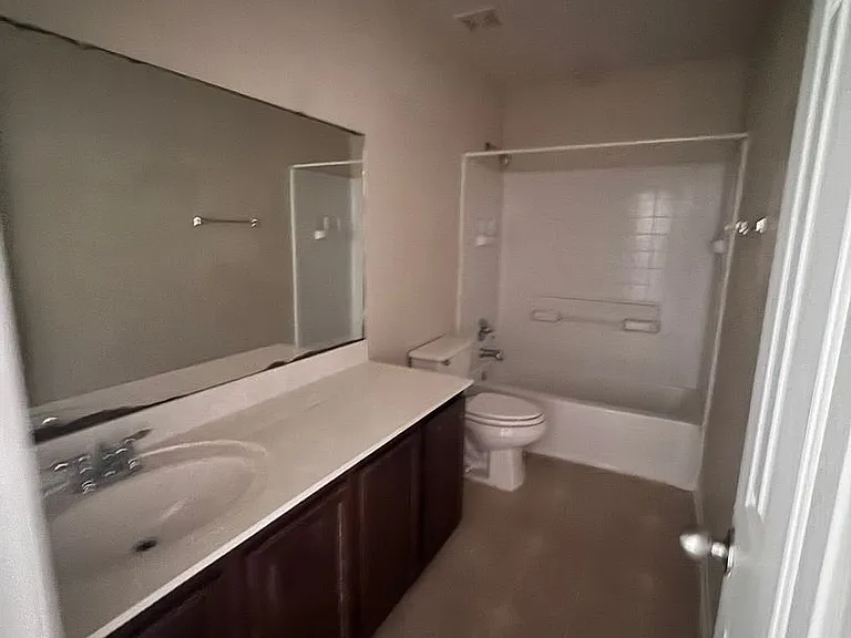 2201 Riley Dr — Photo 17