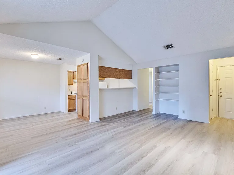 11900 Alpheus Ave #C — Photo 3