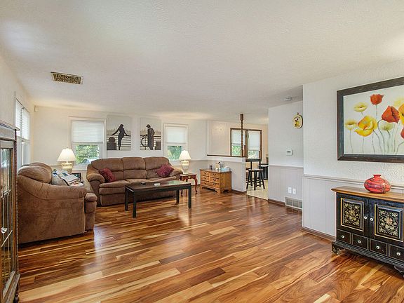3rd image of 5987 N 32nd St