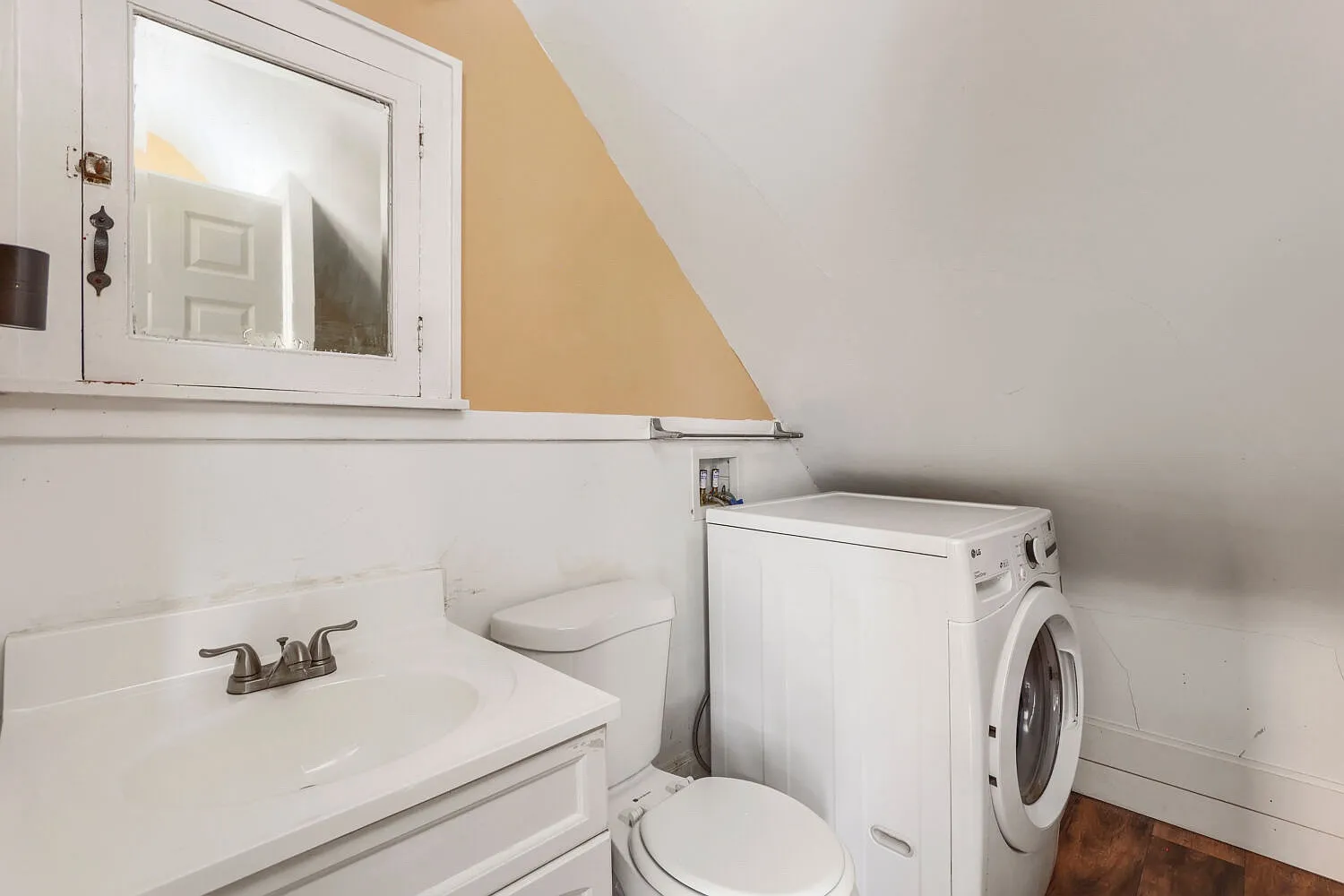4 bed, 2400 sqft, $3,000 — Photo 3