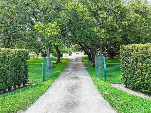 13821 Mustang Trl, Southwest Ranches, FL 33330