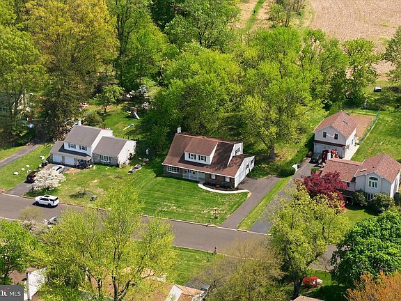 3rd image of 120 Lehigh Dr