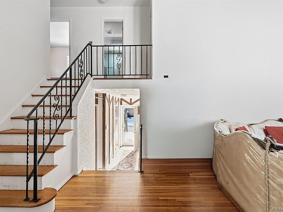 3rd image of 11 Rensselaer Drive