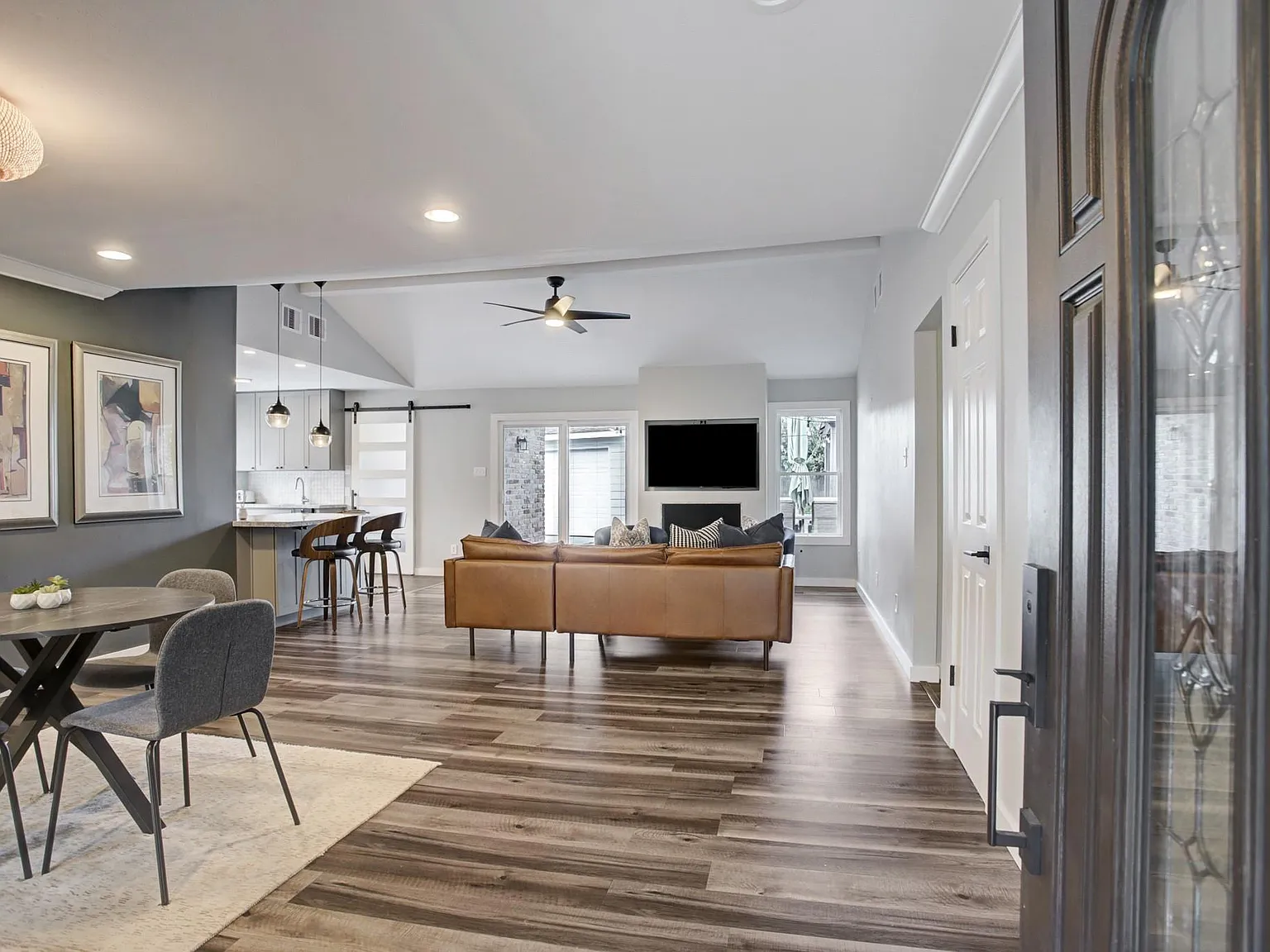 3 bed, 2.0 bath, 1644 sqft, $2,700 — Photo 4