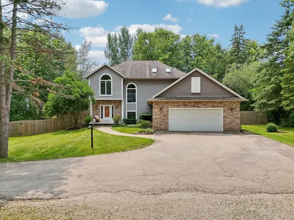 W9015 Lakeview Dr, Cambridge, WI 53523