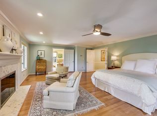 4230 Woodlands Ln, Orchard Lake, MI 48323