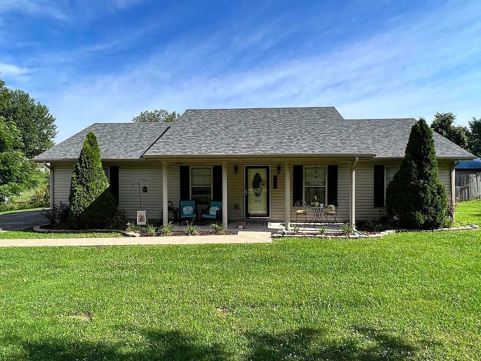 1st image of 204 Woodland Ln