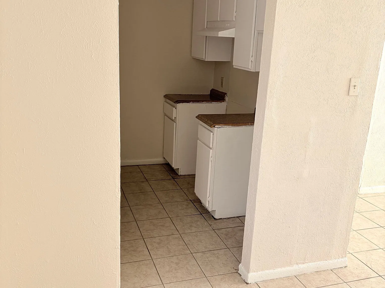 Spacious and clean 2bd/1bath downstairs unit — Photo 3