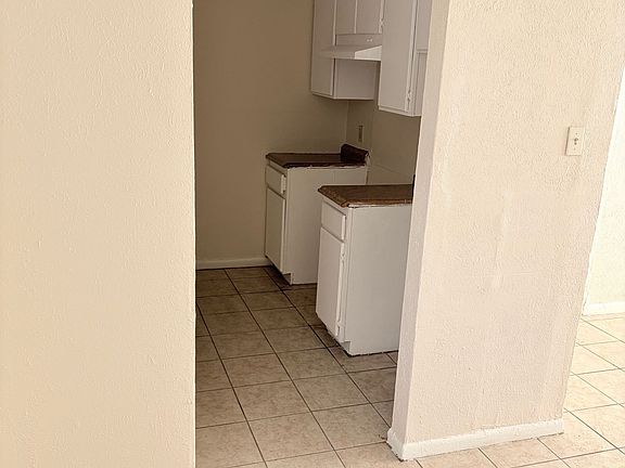 3rd image of 728 Calvert St #1