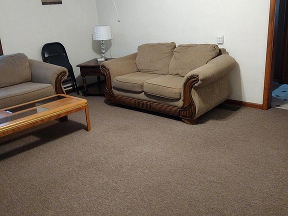 4th image of 7 College Hill Dr
