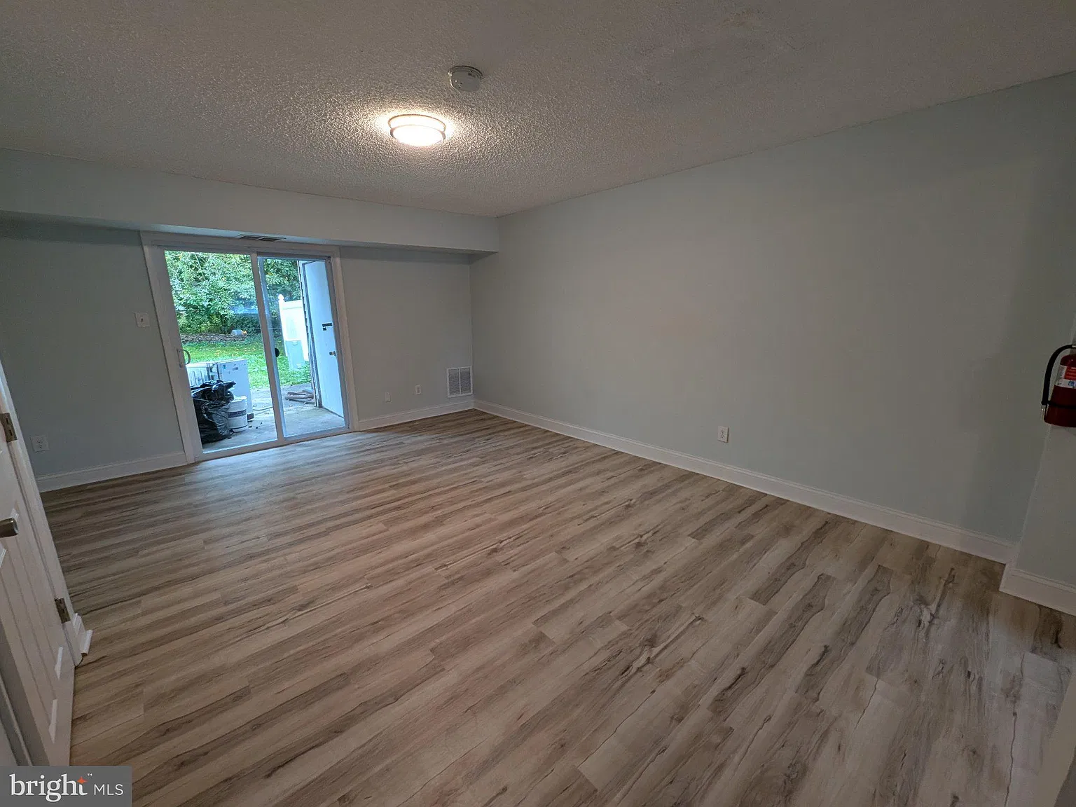 2 bed, 1.5 bath, 1016 sqft, $1,800 — Photo 3