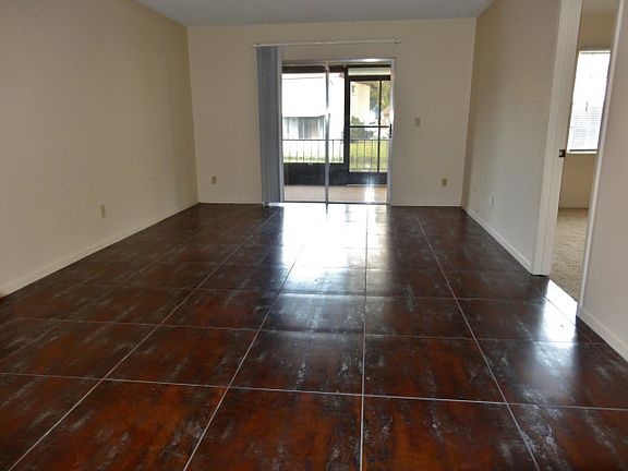 4th image of 839 Orchid Springs Dr