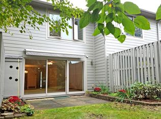 732 Peninsula Ct, Ann Arbor, MI 48105