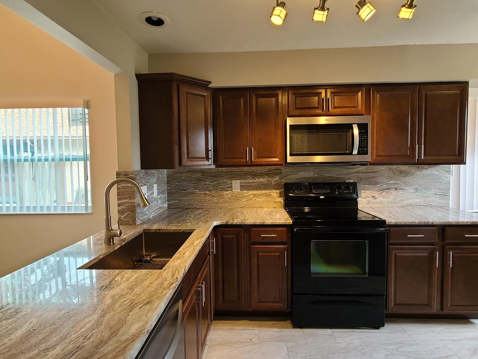 2 bed, 1630 sqft, $1,900 — Photo 4