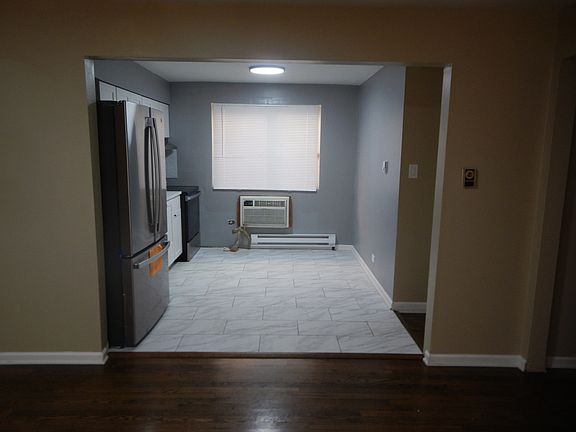5th image of 704 W 111th St APT 1S