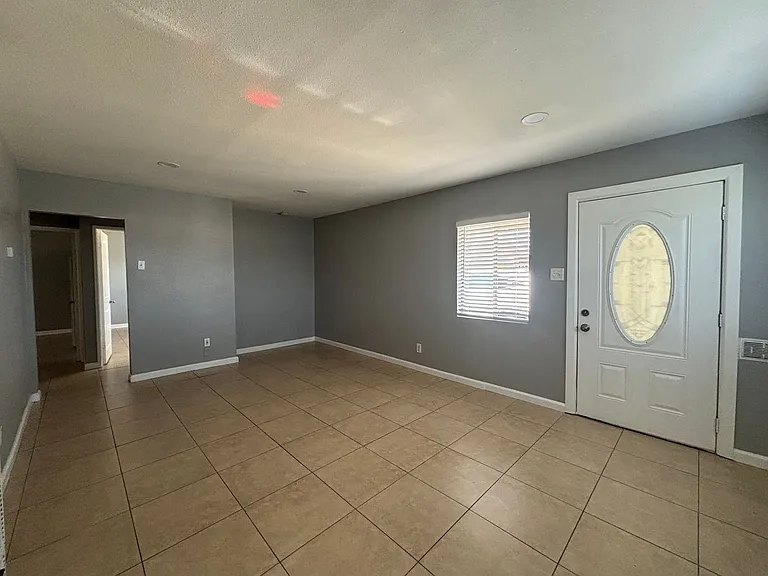 44303 Beech Ave — Photo 6