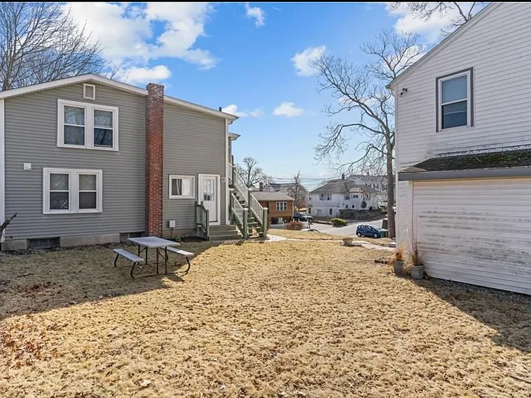 21 Plymouth St — Photo 13