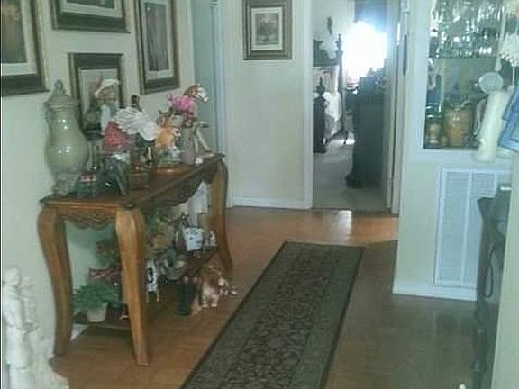 Hall way to master bed room ndbedroomtoleft2ndbathright